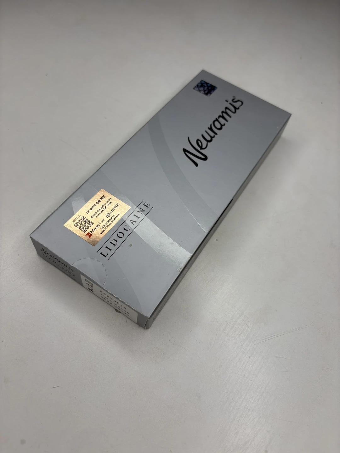 نورامیس نقره‌ای